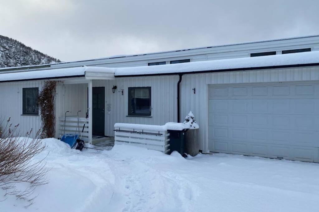 Koselig Hus Til Leie Pa Stokmarknes I Vesteralen Apartment Exterior foto